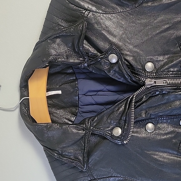 Free people vegan leather jacket with buckles and snaps - Picture 4 of 13